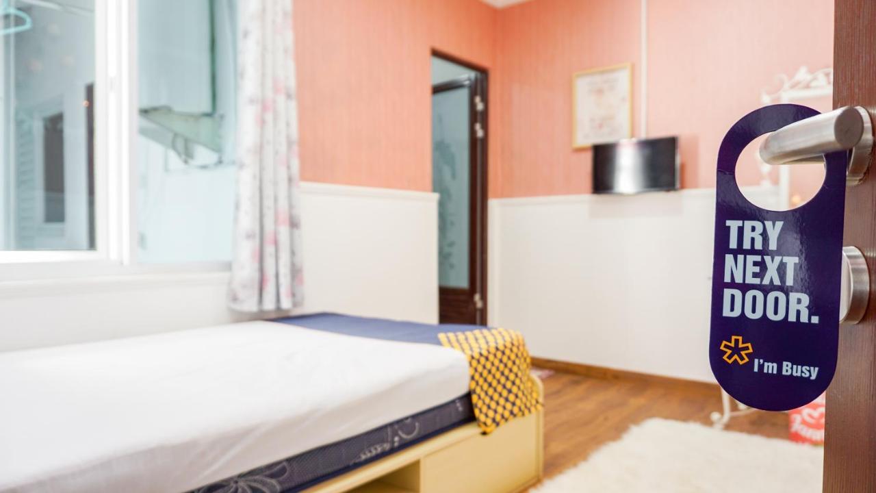 Vaccinated Staff - Spot On 2053 Granada Syariah Home Stay Bandung Buitenkant foto