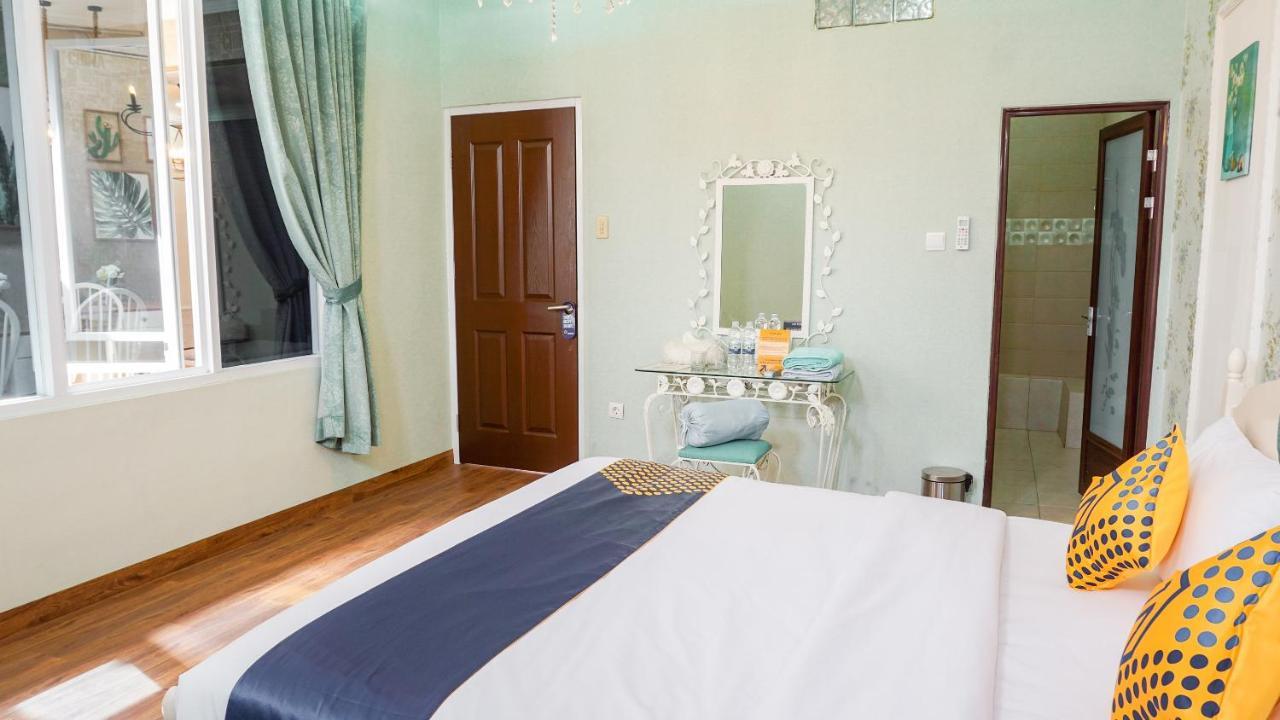 Vaccinated Staff - Spot On 2053 Granada Syariah Home Stay Bandung Buitenkant foto